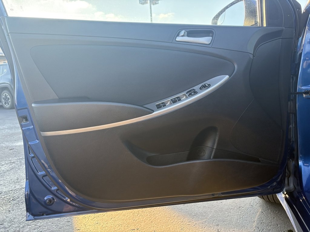 Used 2016 Hyundai Accent SE image 13