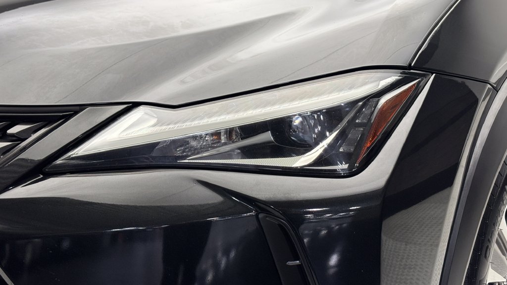 Used 2019 Lexus UX 200 w/ Accessory Package FWD image 3