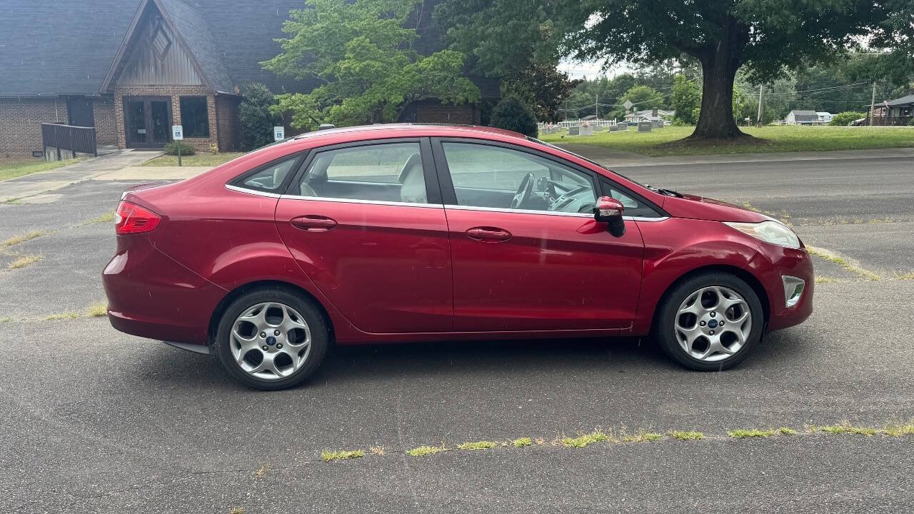 Used 2013 Ford Fiesta Titanium FWD image 9