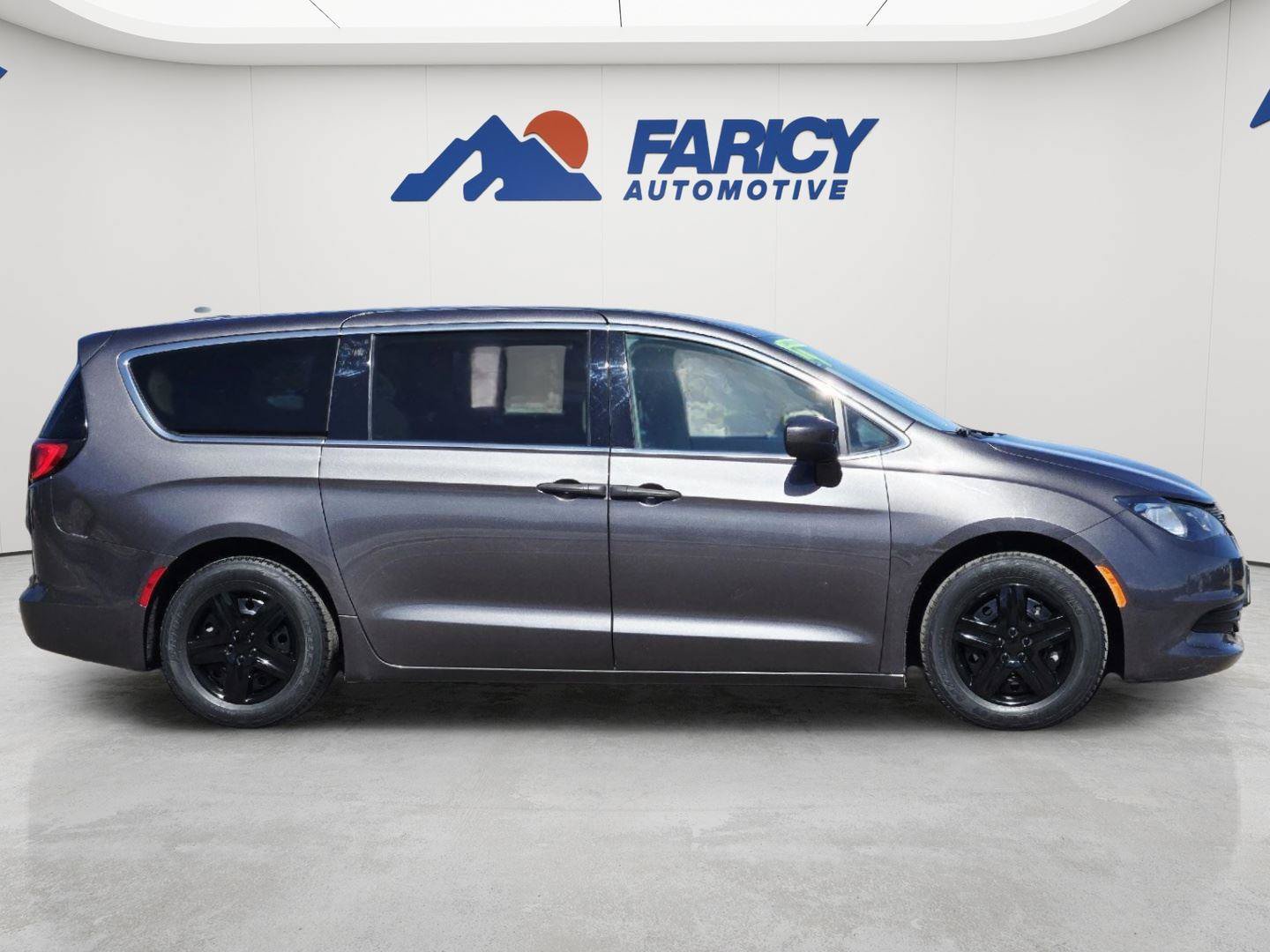 Used 2019 Chrysler Pacifica L FWD image 4