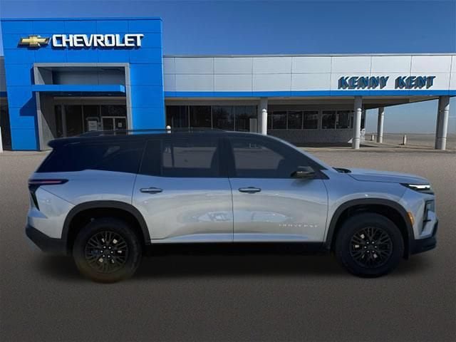 Used 2024 Chevrolet Traverse LT FWD image 3