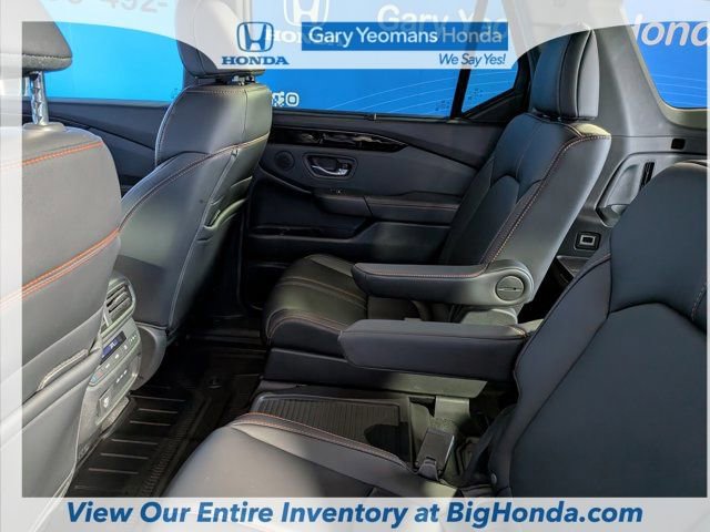 Used 2025 Honda Pilot TrailSport image 19