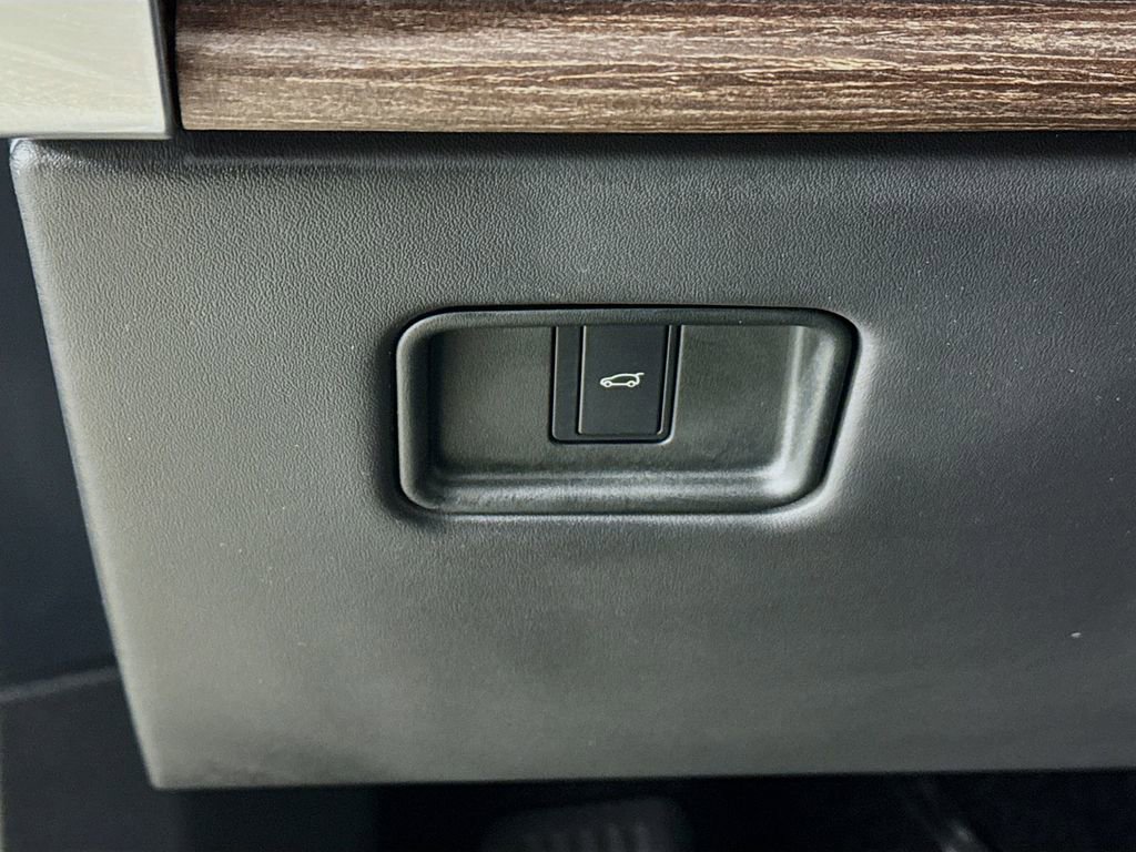 Used 2023 Land Rover Range Rover SE image 11