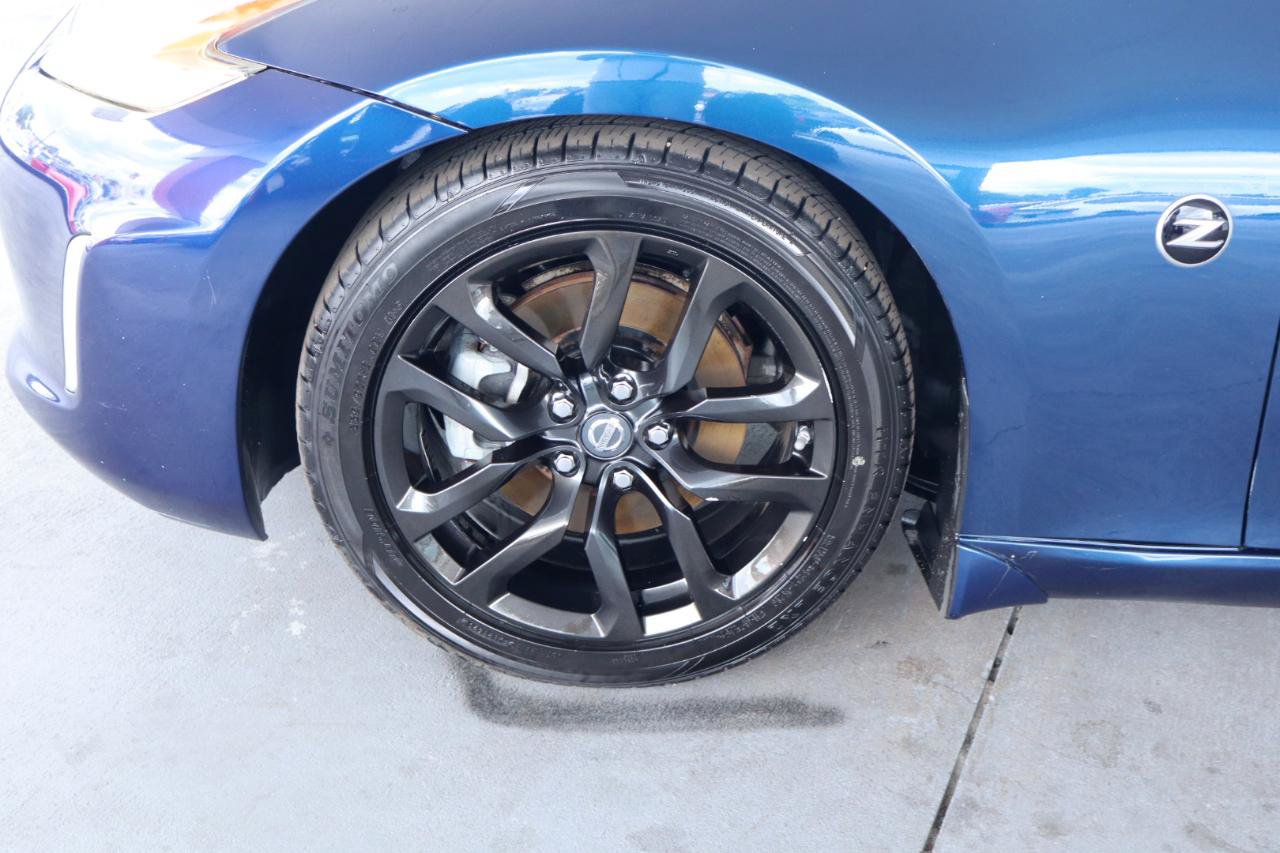 Used 2017 Nissan 370Z Coupe RWD image 11