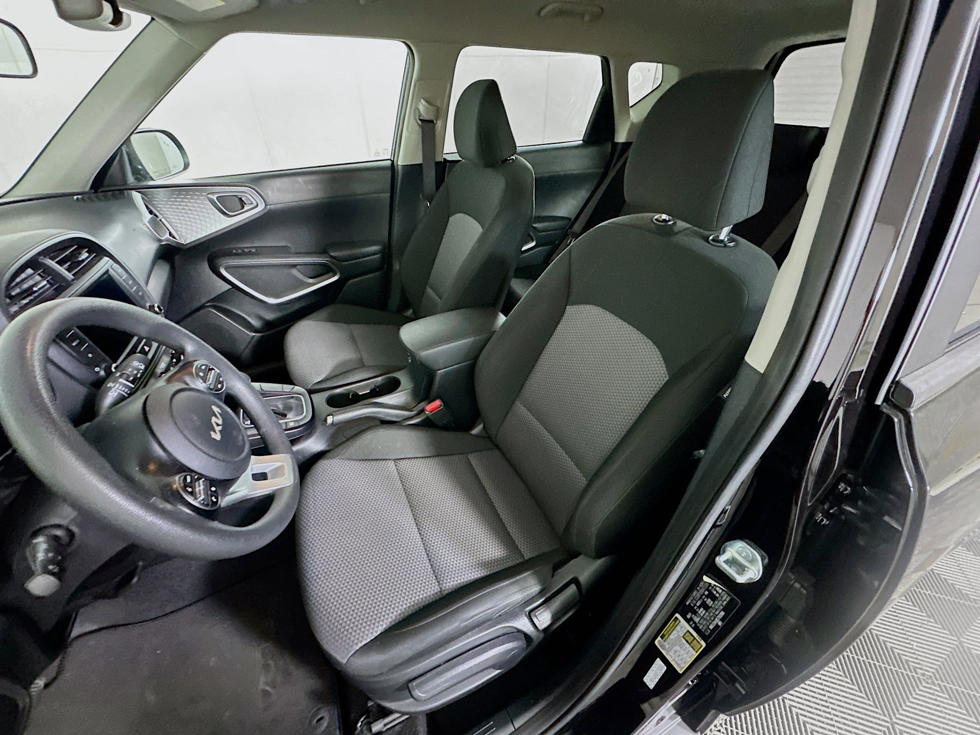 Used 2025 Kia Soul LX w/ LX Technology Package image 13