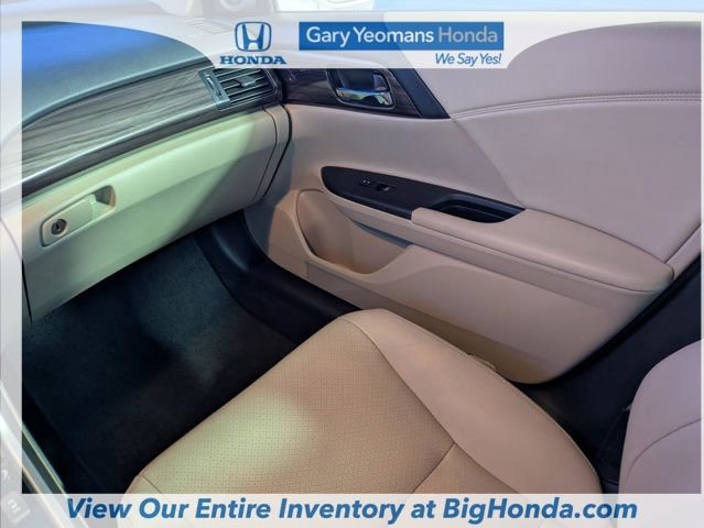Used 2017 Honda Accord Touring image 16