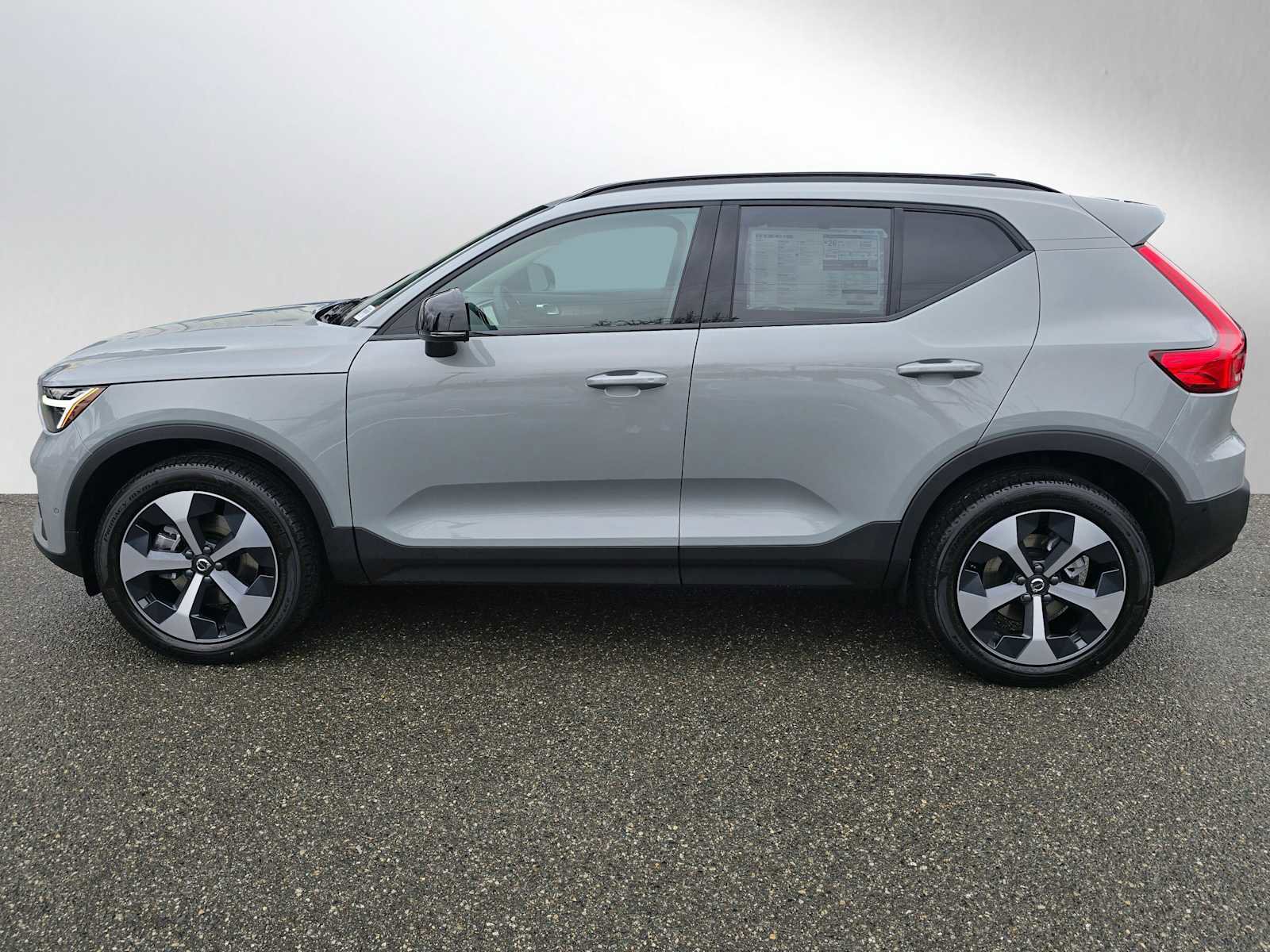 New 2026 Volvo XC40 B5 Plus w/ Protection Package Premier image 6