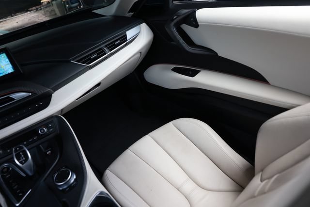 Used 2020 BMW i8 Coupe AWD/4WD image 25