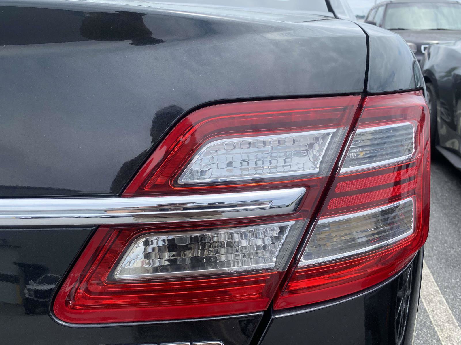 Used 2015 Ford Taurus Limited FWD image 9