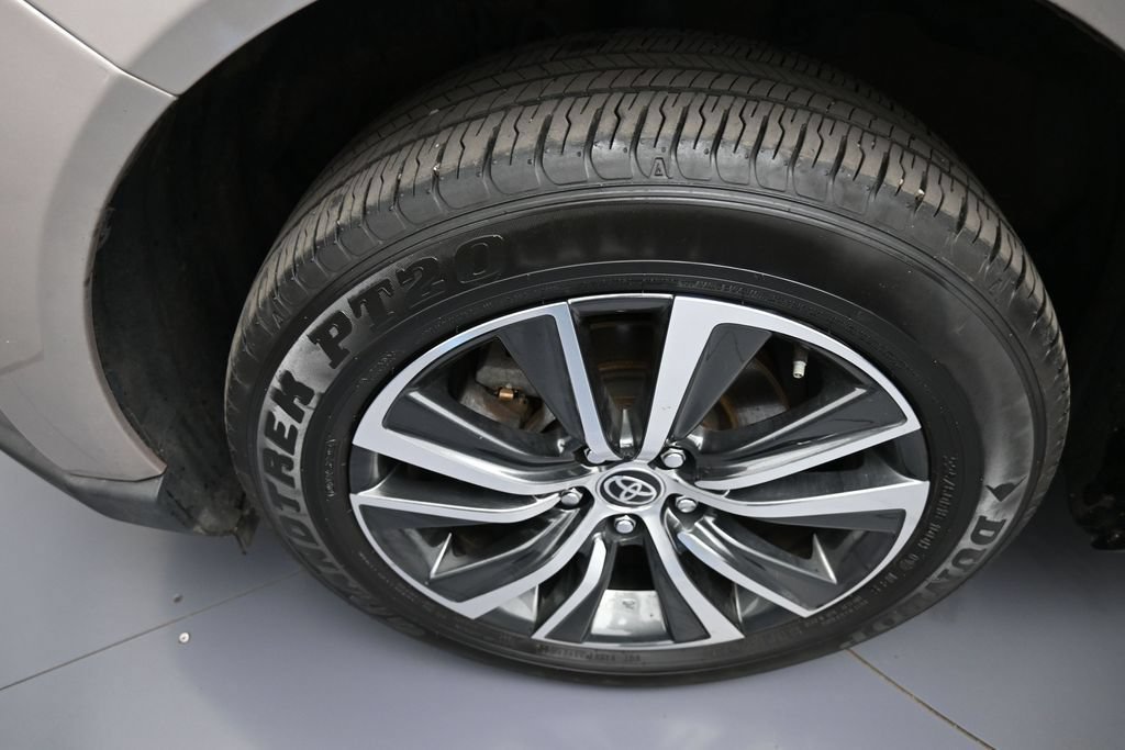Certified 2024 Toyota Venza LE AWD/4WD image 14