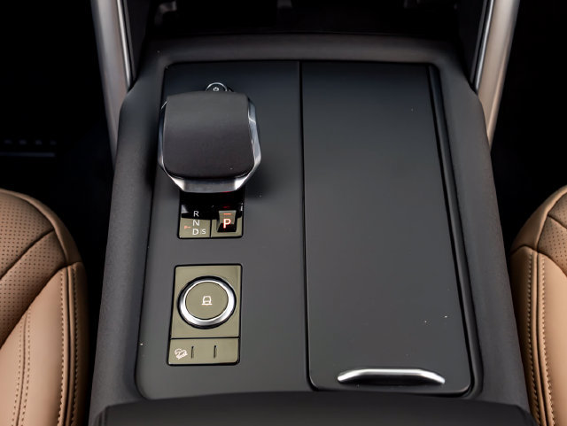 New 2026 Land Rover Discovery Limited Edition AWD/4WD image 22