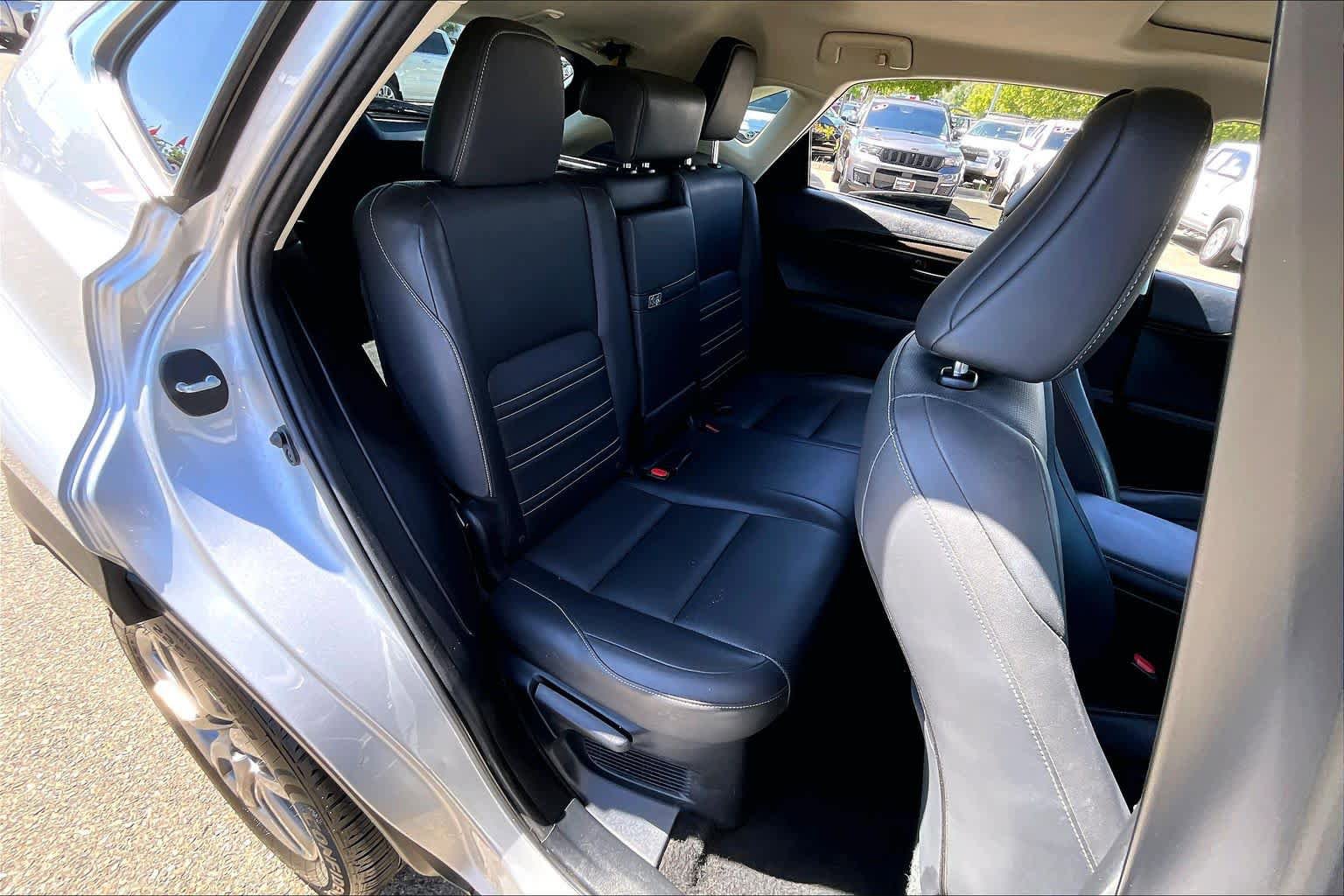 Used 2015 Lexus NX 300h AWD w/ Premium Package image 19