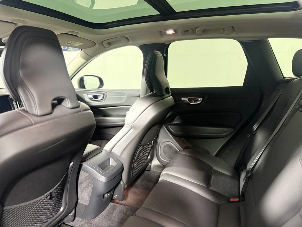 Used 2024 Volvo XC60 B5 Plus w/ Protection Package Premier AWD/4WD image 23