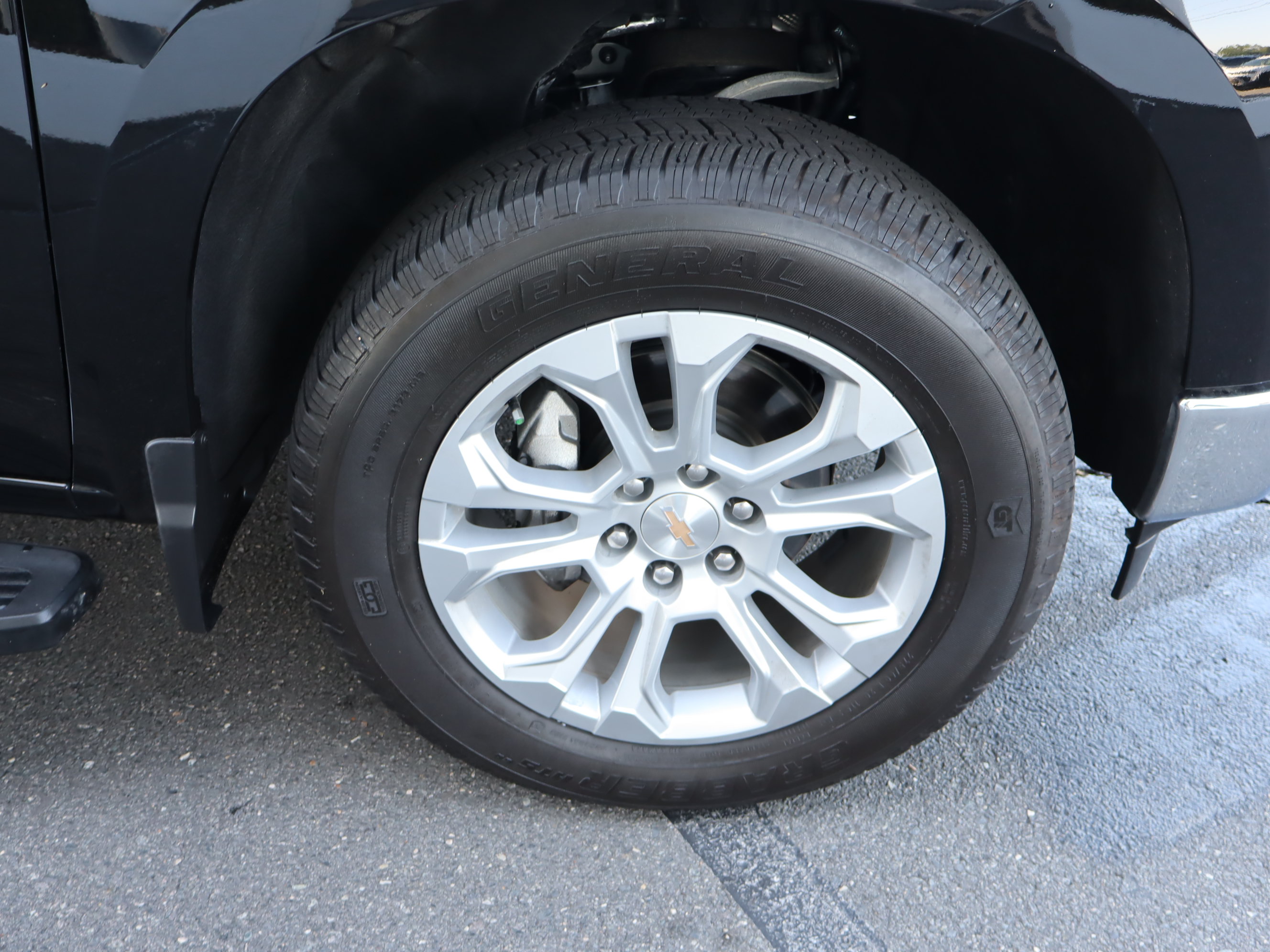 Used 2025 Chevrolet Silverado 1500 LTZ w/ LTZ Convenience Package II AWD/4WD image 38