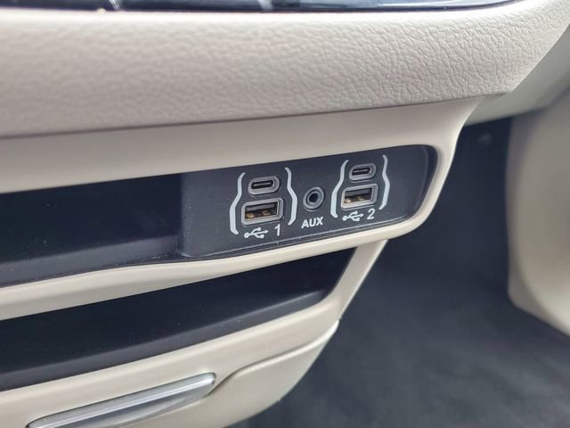 Certified 2024 Chrysler Pacifica Touring-L image 18