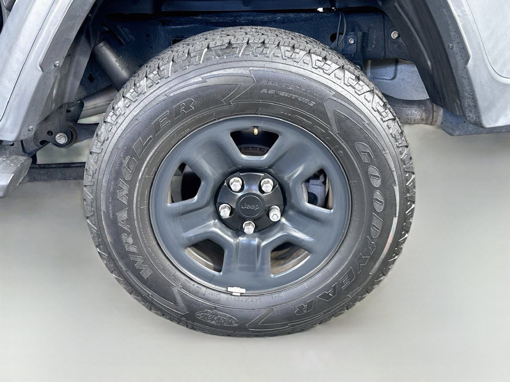 Used 2020 Jeep Gladiator Sport AWD/4WD image 33