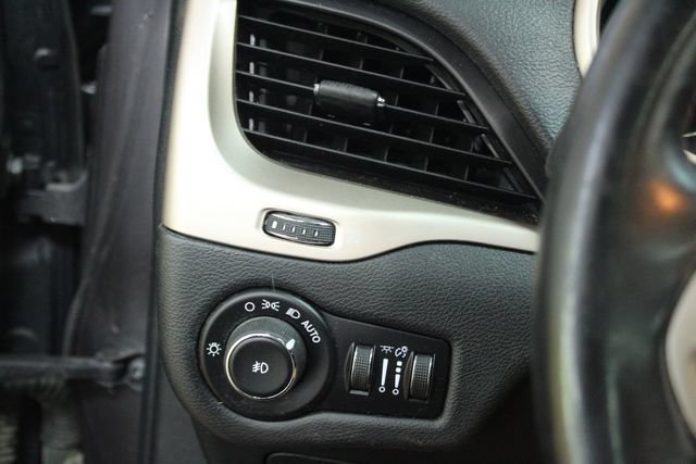 Used 2016 Jeep Cherokee 75th Anniversary AWD/4WD image 15