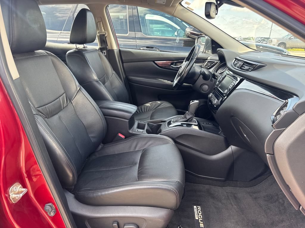 Used 2021 Nissan Rogue Sport SL w/ Premium Package FWD image 4