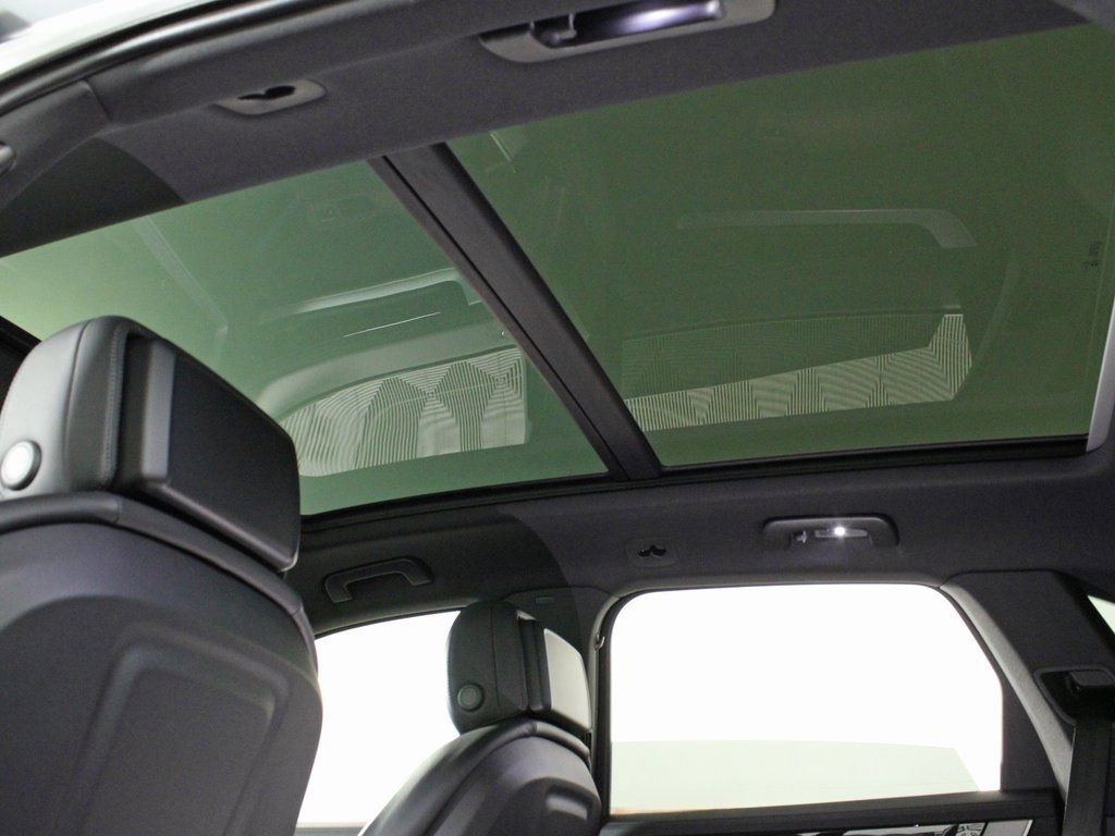 Certified 2025 Porsche Cayenne image 19