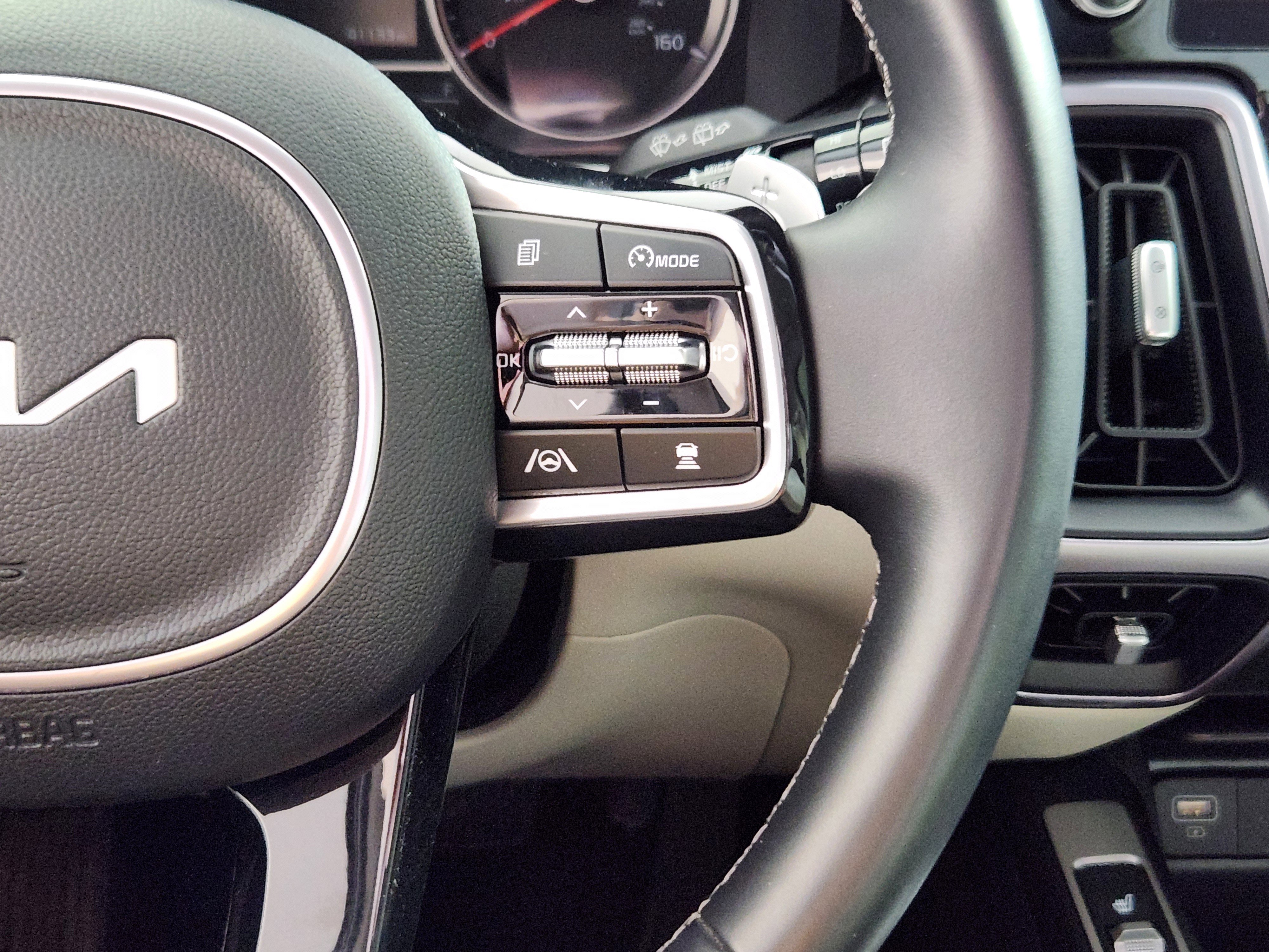 Used 2023 Kia Sorento EX image 19