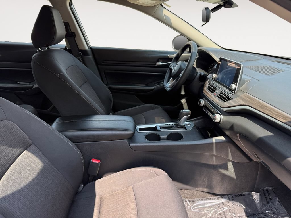 Used 2025 Nissan Altima 2.5 SV FWD image 15