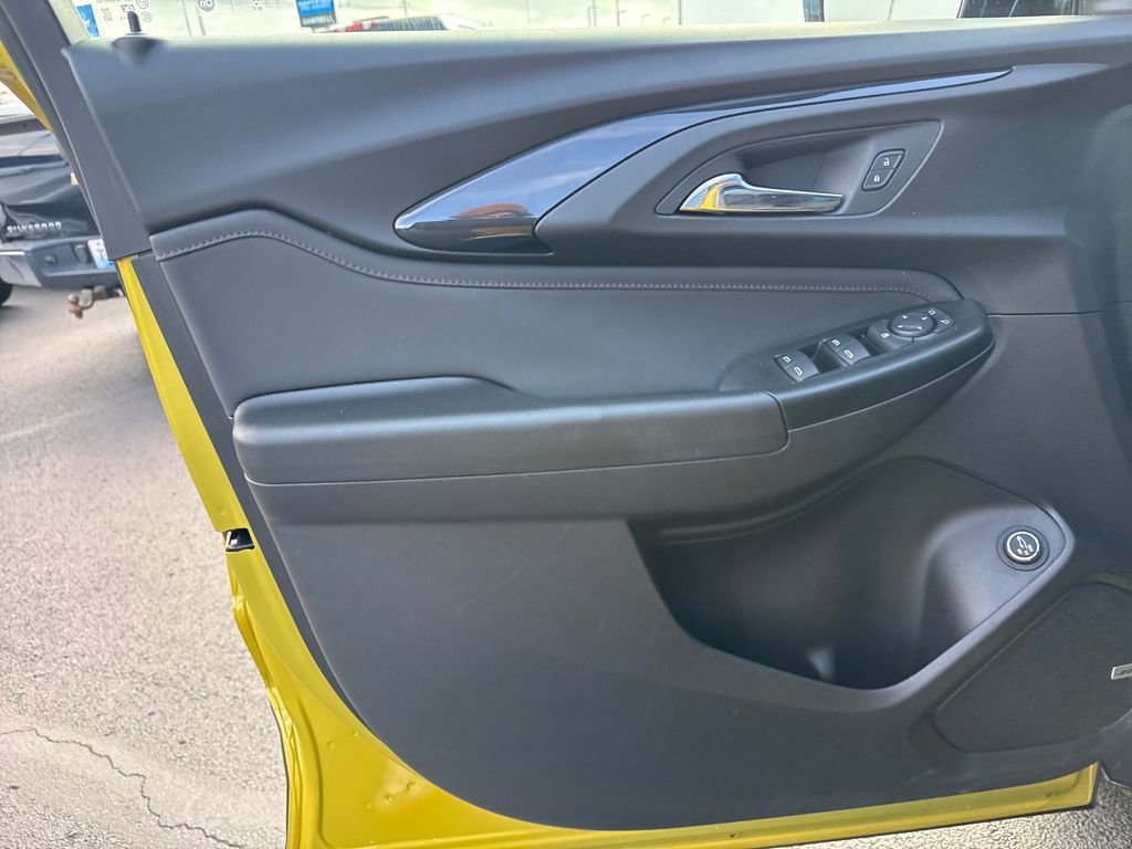 Used 2023 Chevrolet TrailBlazer RS w/ Sun and Liftgate Package image 12