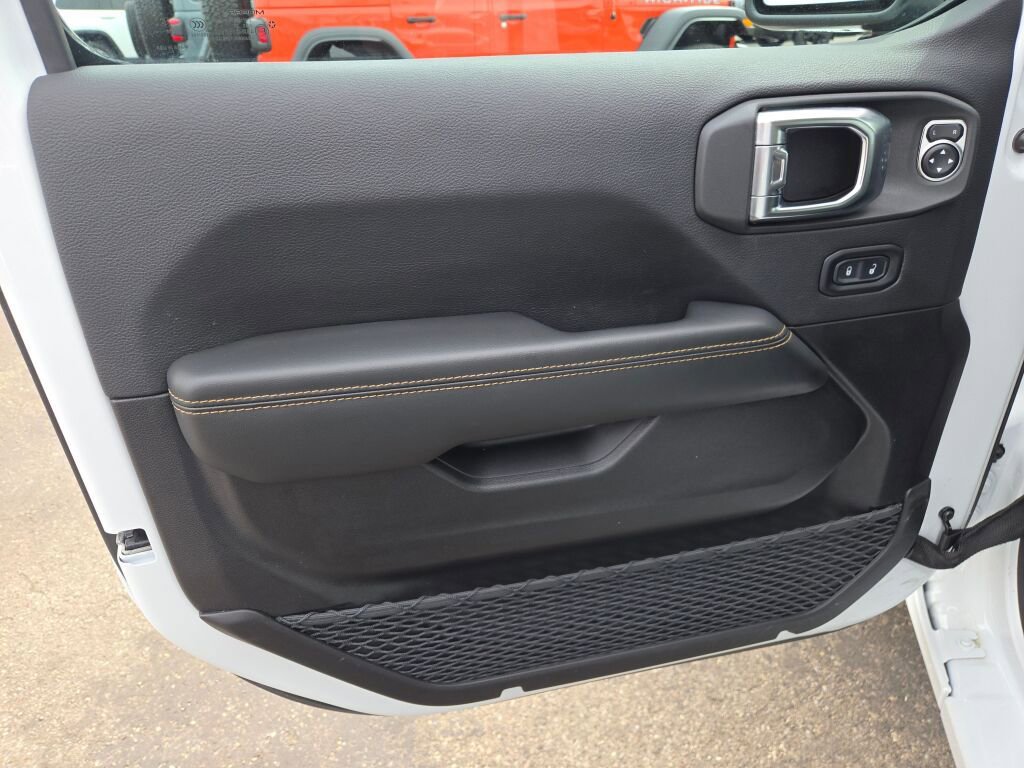 Certified 2025 Jeep Wrangler Unlimited Sahara w/ Safety Group image 18