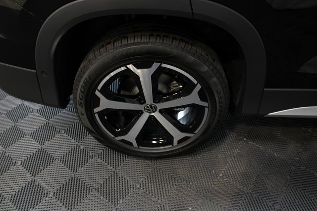 New 2025 Volkswagen Tiguan SE image 24