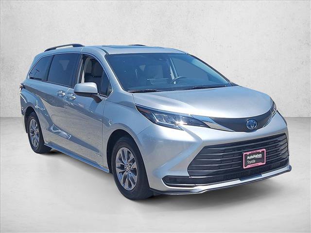 Certified 2021 Toyota Sienna LE w/ LE Plus Package AWD/4WD image 3