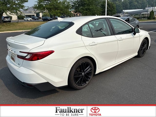 Used 2025 Toyota Camry SE FWD image 9