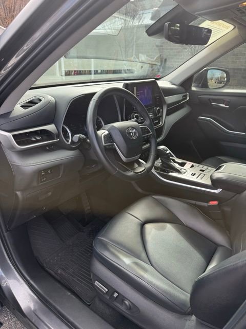 Used 2023 Toyota Highlander XLE image 13