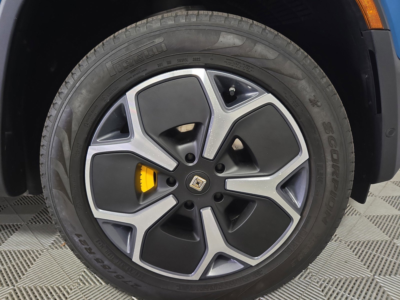 Used 2022 Rivian R1T Adventure image 11