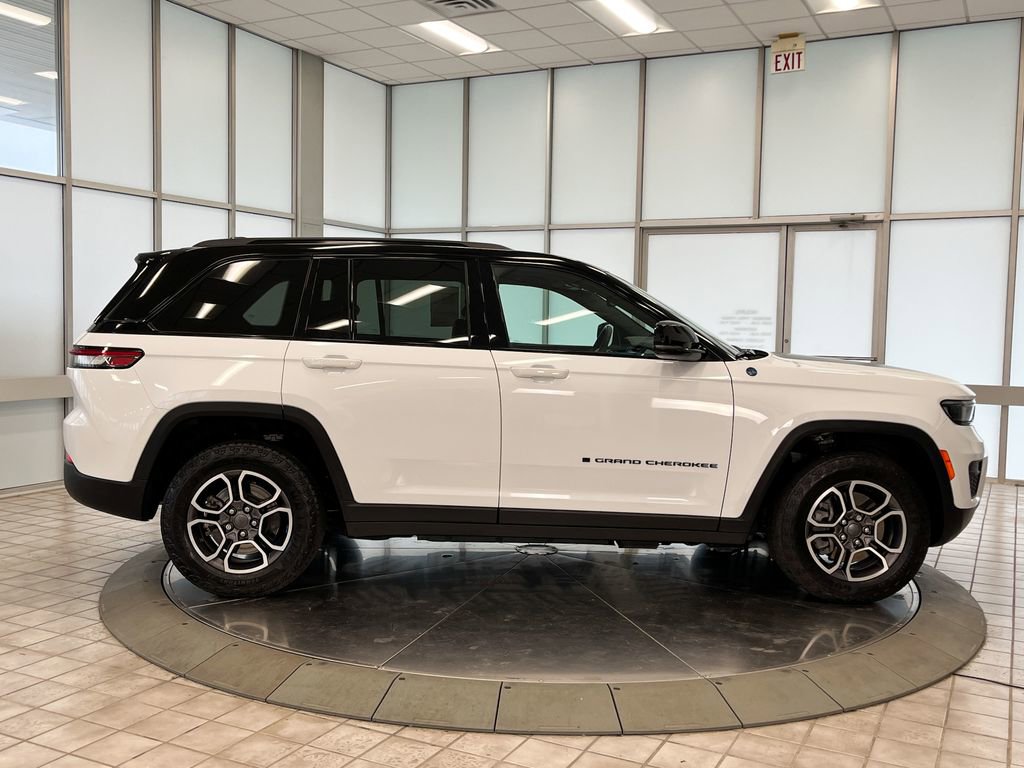 Used 2022 Jeep Grand Cherokee Trailhawk image 11