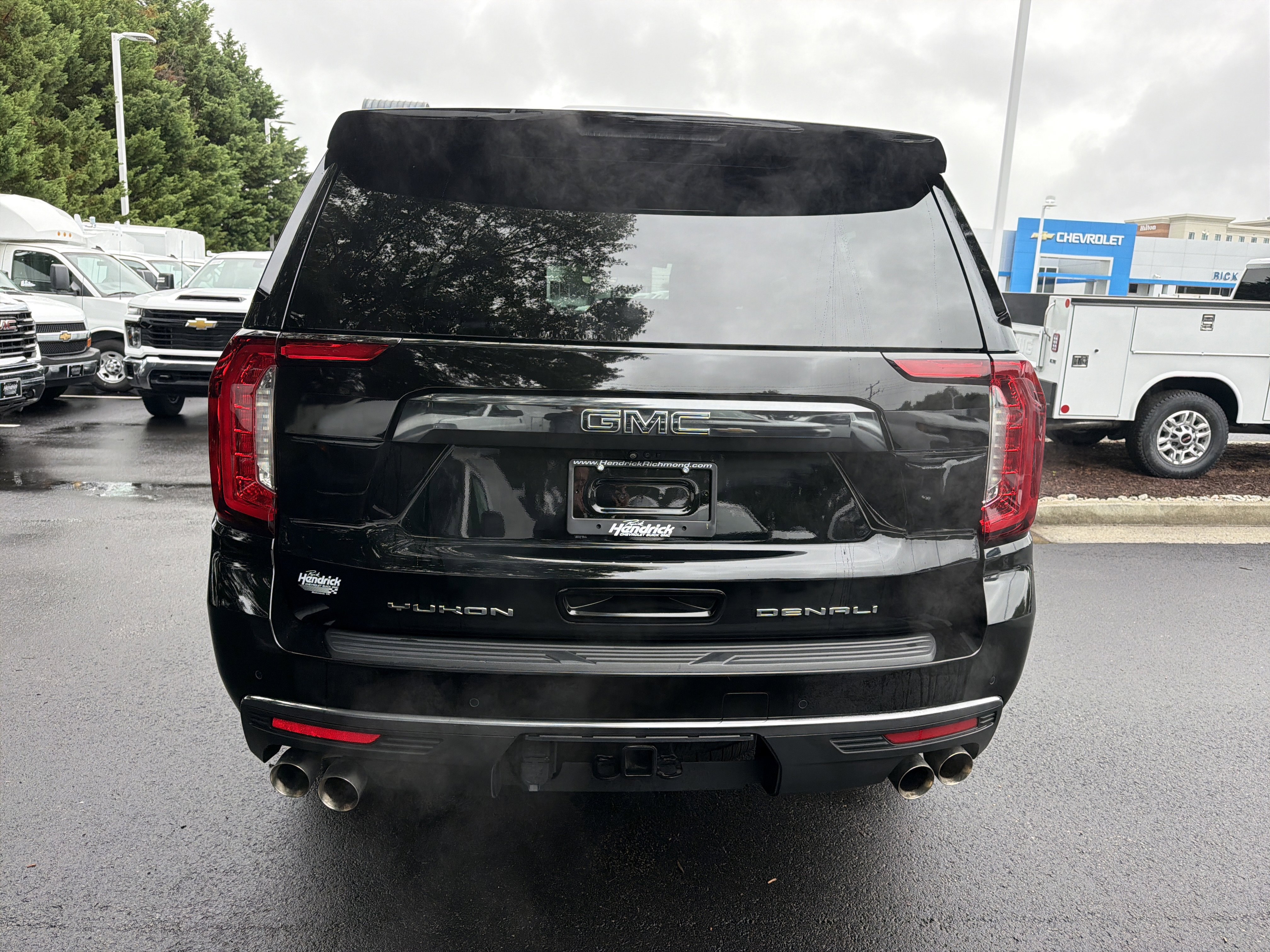 Used 2024 GMC Yukon XL Denali Ultimate AWD/4WD image 9
