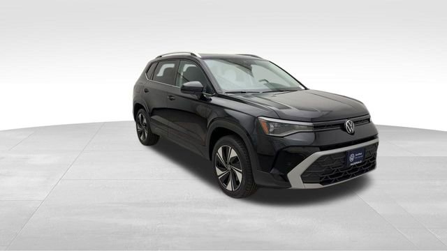 Certified 2025 Volkswagen Taos SE image 9