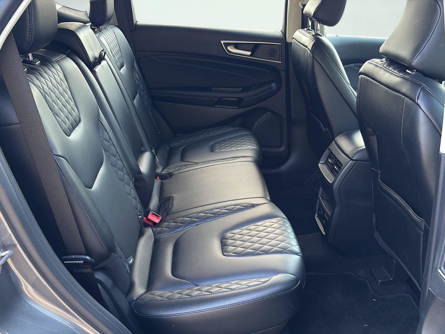 Used 2024 Ford Edge Titanium AWD/4WD image 6