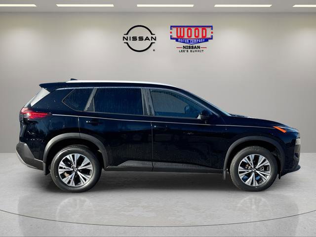 Used 2022 Nissan Rogue SV w/ SV Premium Package image 2