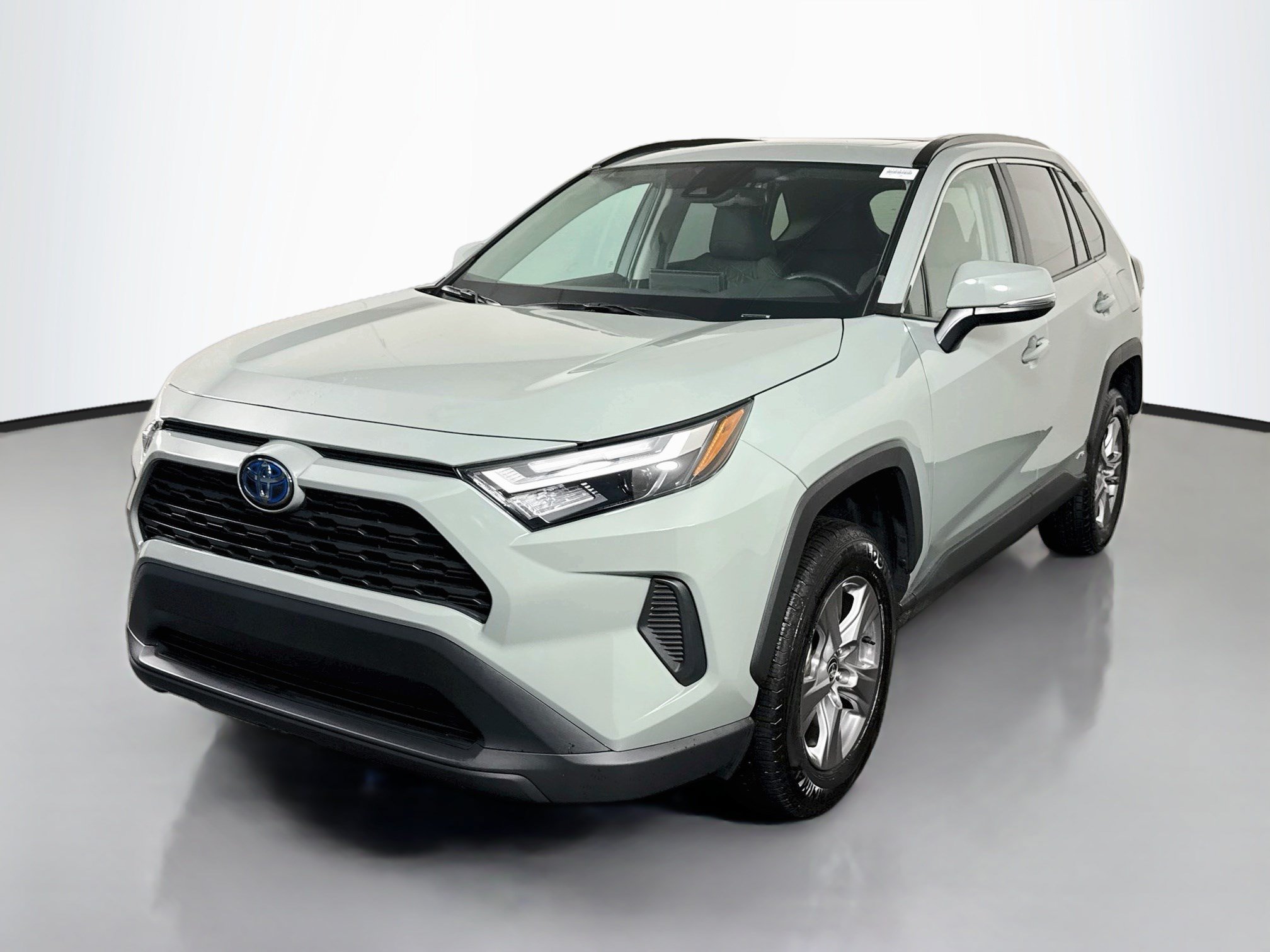 Used 2023 Toyota RAV4 XLE w/ Convenience Package AWD/4WD image 4
