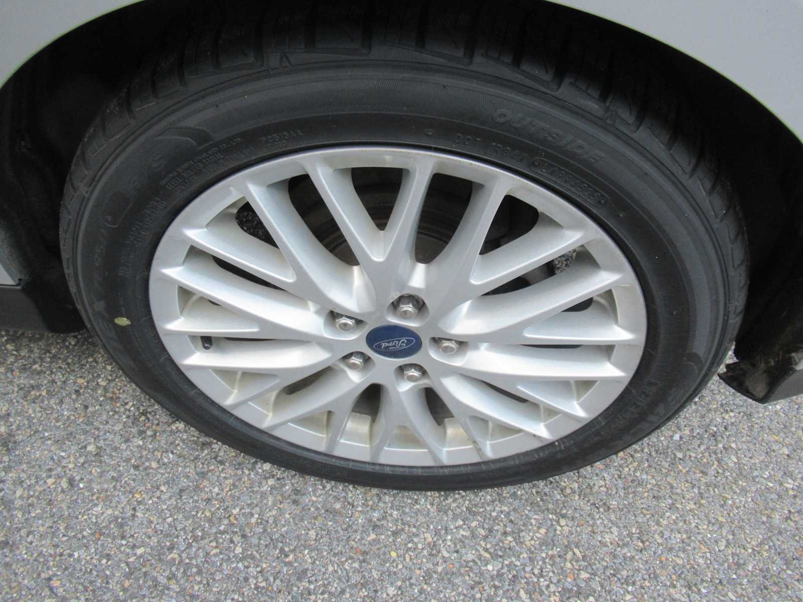 Used 2014 Ford Focus Titanium FWD image 9
