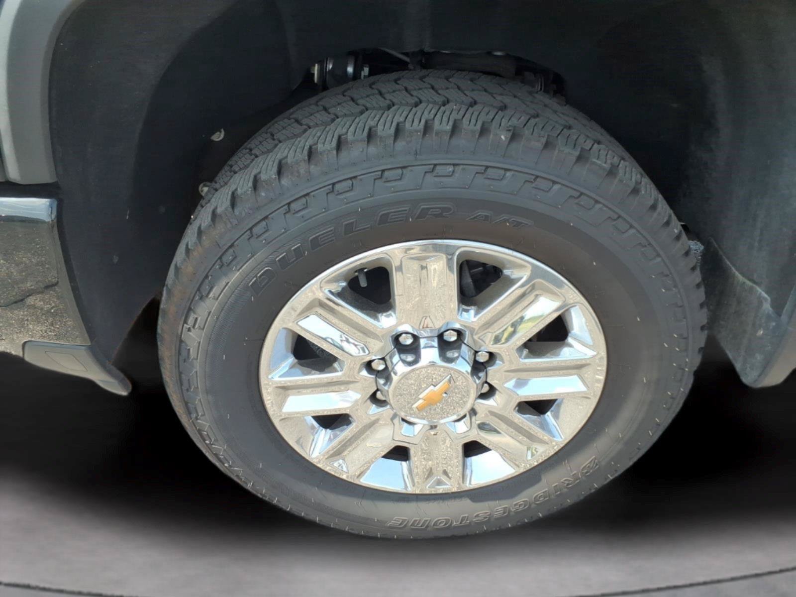 Used 2024 Chevrolet Silverado 2500 High Country w/ High Country Premium Package AWD/4WD image 11