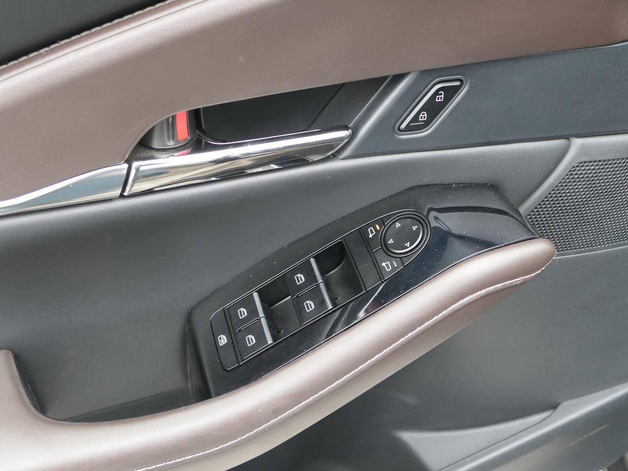 Used 2023 MAZDA CX-30 AWD 2.5 S w/ Premium Package image 14