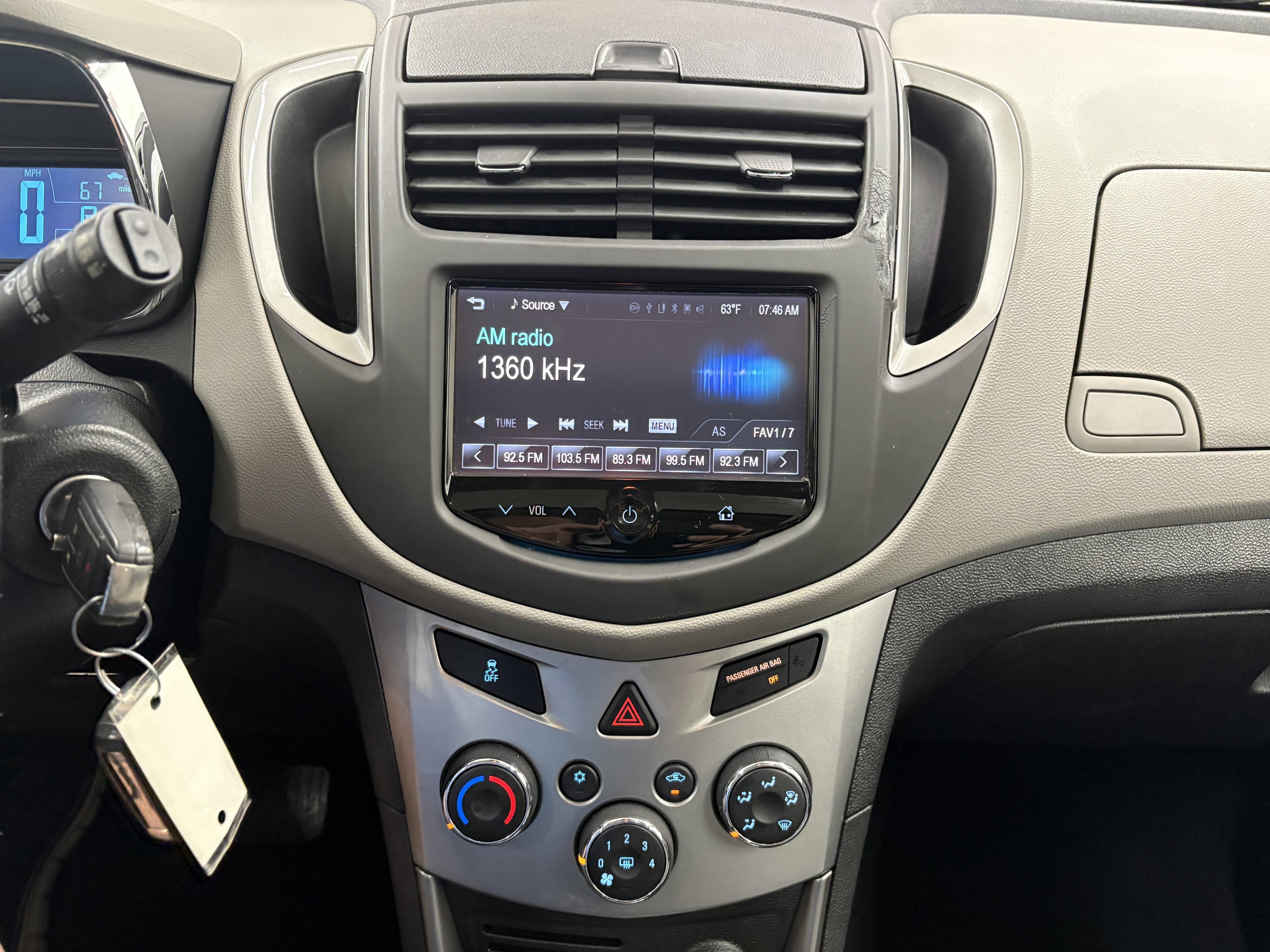 Used 2016 Chevrolet Trax LT w/ LT Sun and Sound Package FWD image 13