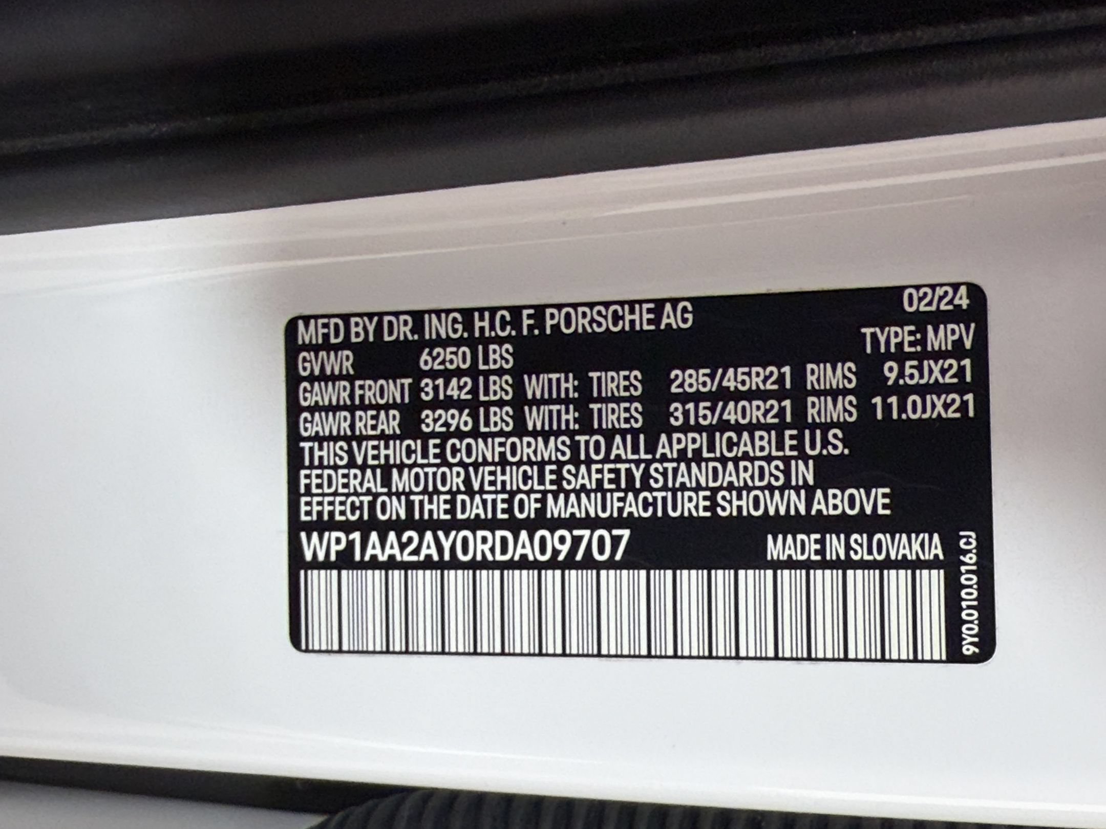 Certified 2024 Porsche Cayenne AWD/4WD image 27