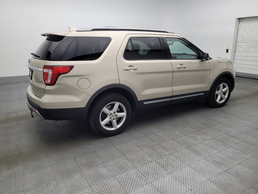 Used 2017 Ford Explorer XLT image 10