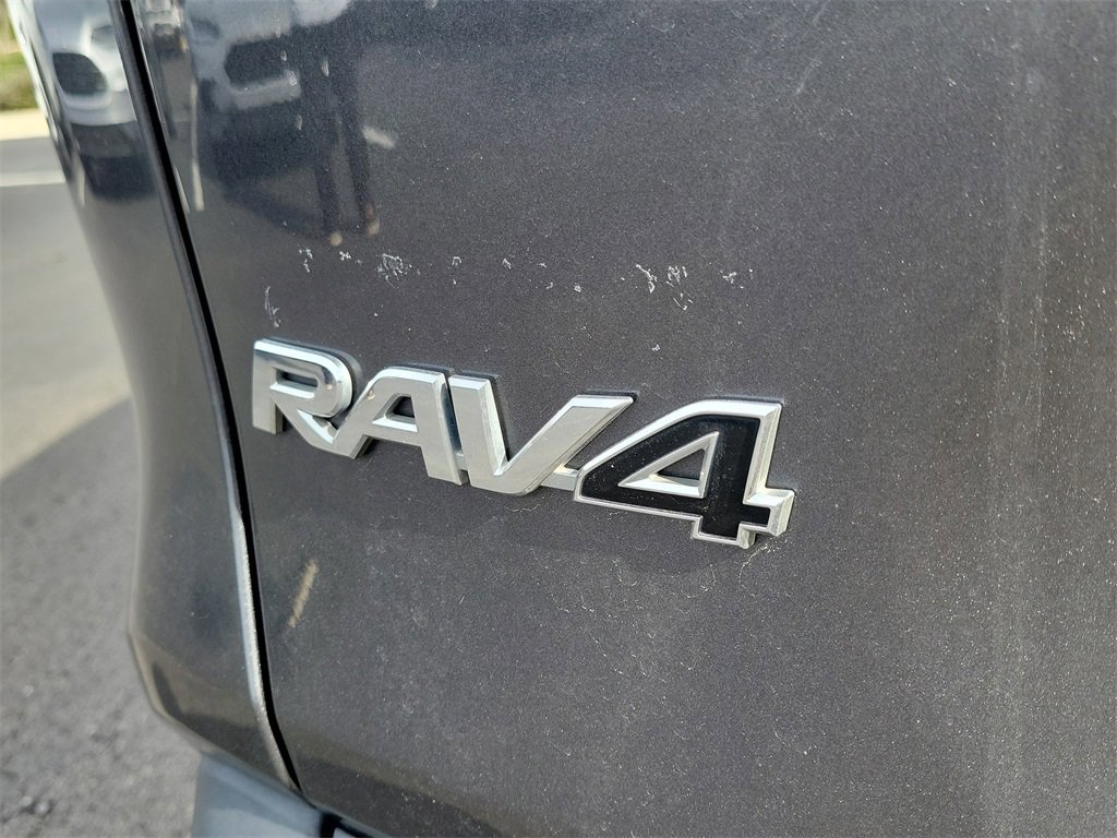 Used 2022 Toyota RAV4 XLE Premium image 8