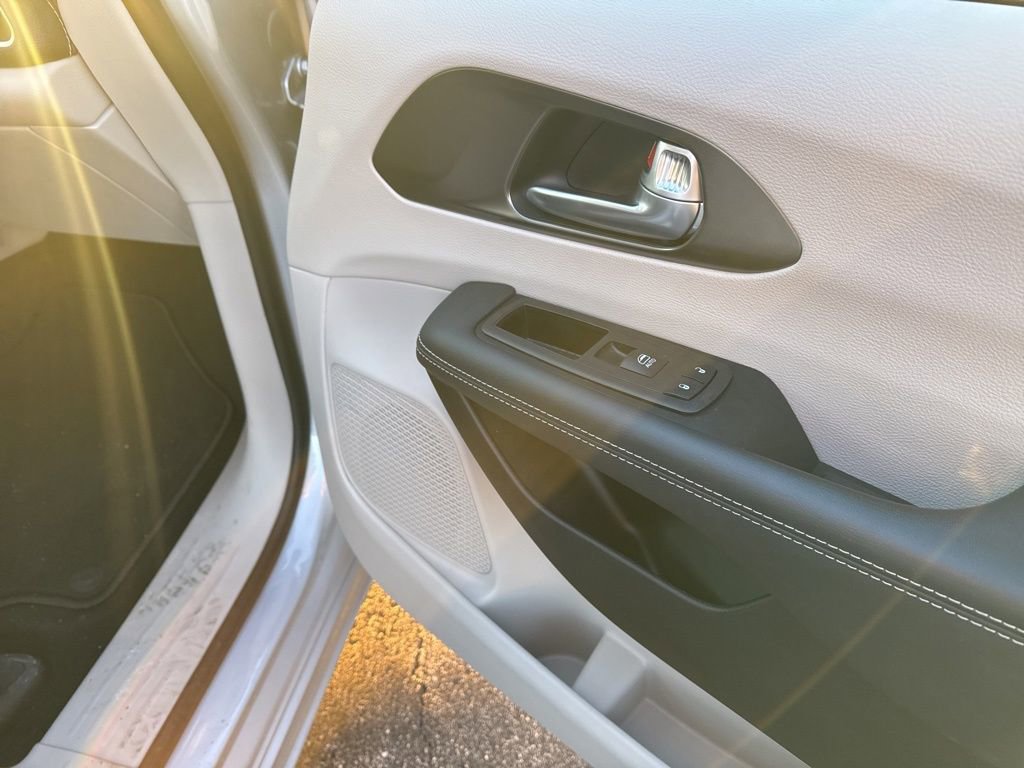 Used 2024 Chrysler Pacifica Touring-L w/ Uconnect Theater Family Group image 34