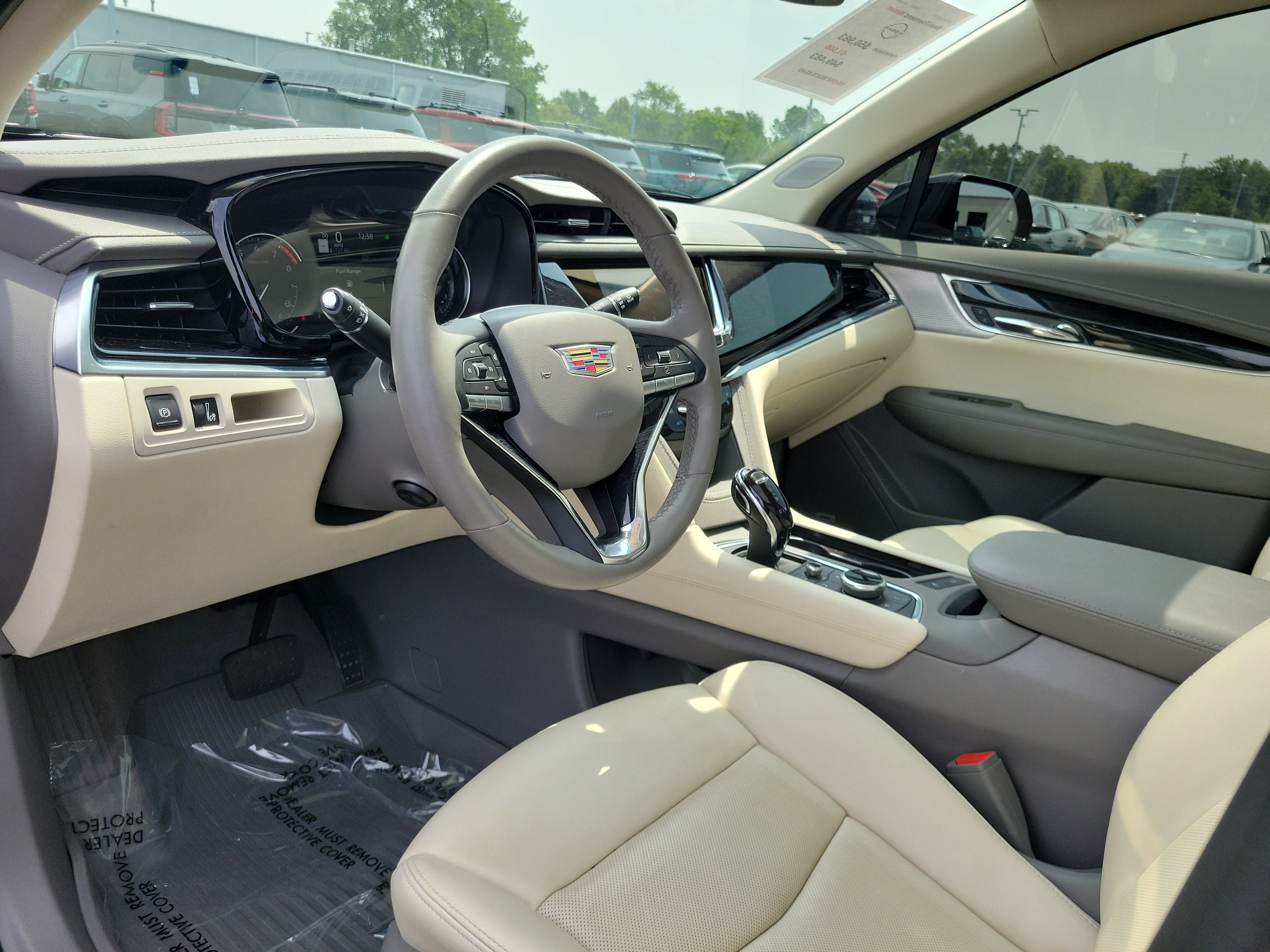 Used 2025 Cadillac XT6 Premium Luxury w/ LPO, Floor Liner Package AWD/4WD image 19