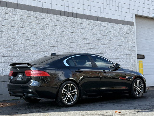 Used 2017 Jaguar XE Premium image 3