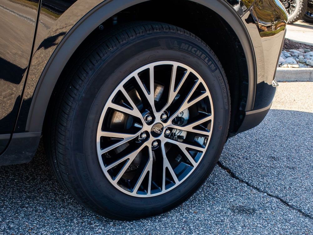 Used 2025 Ford Escape SE w/ PHEV Premium Package image 8