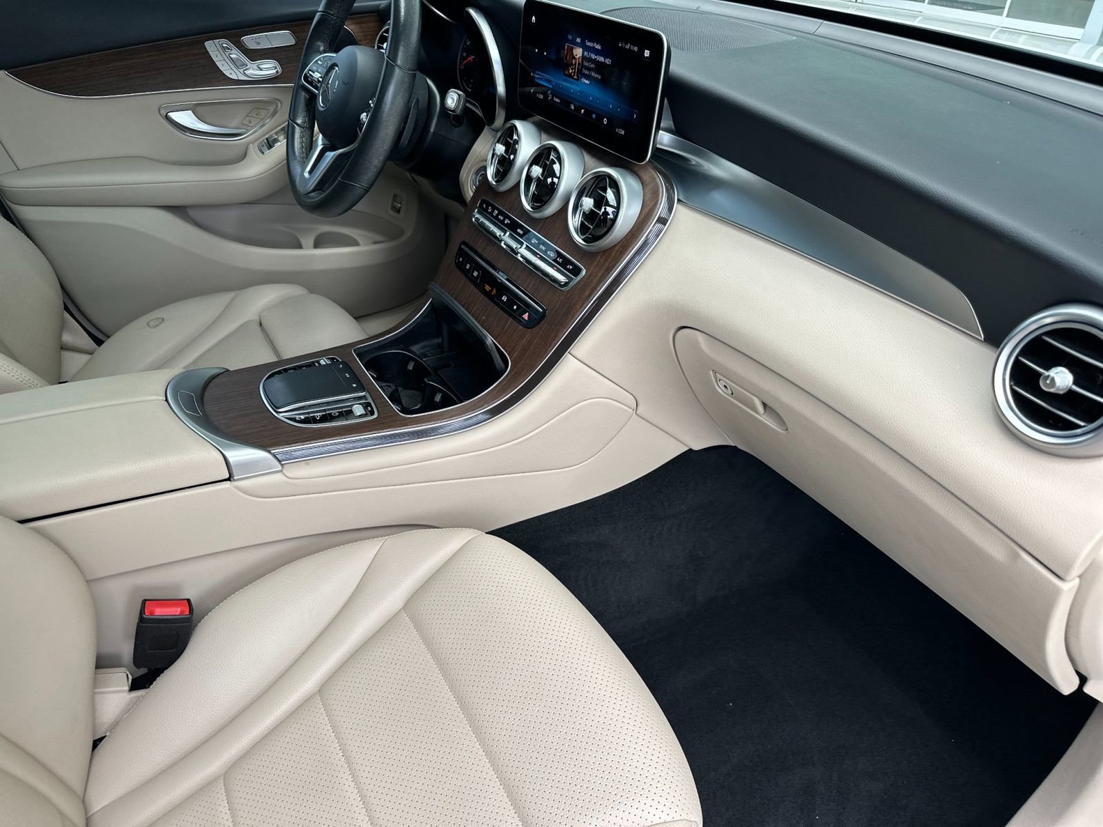 Certified 2022 Mercedes-Benz GLC 300 image 17